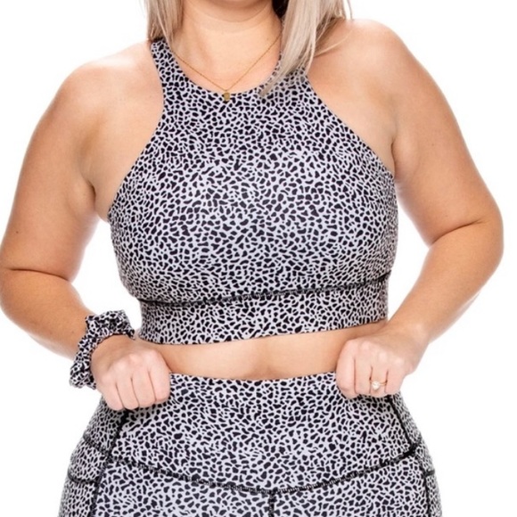 Ethos High Neck Leopard Print Sports Bra - Picture 1 of 3